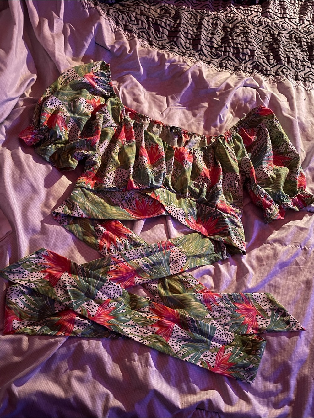 Cropped floral green shirt